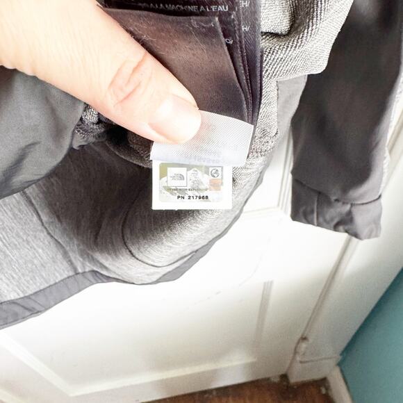 The North Face Women's Pseudio Quilted Hooded Jacket Outdoors Hiking Medium M - Picture 14 of 16